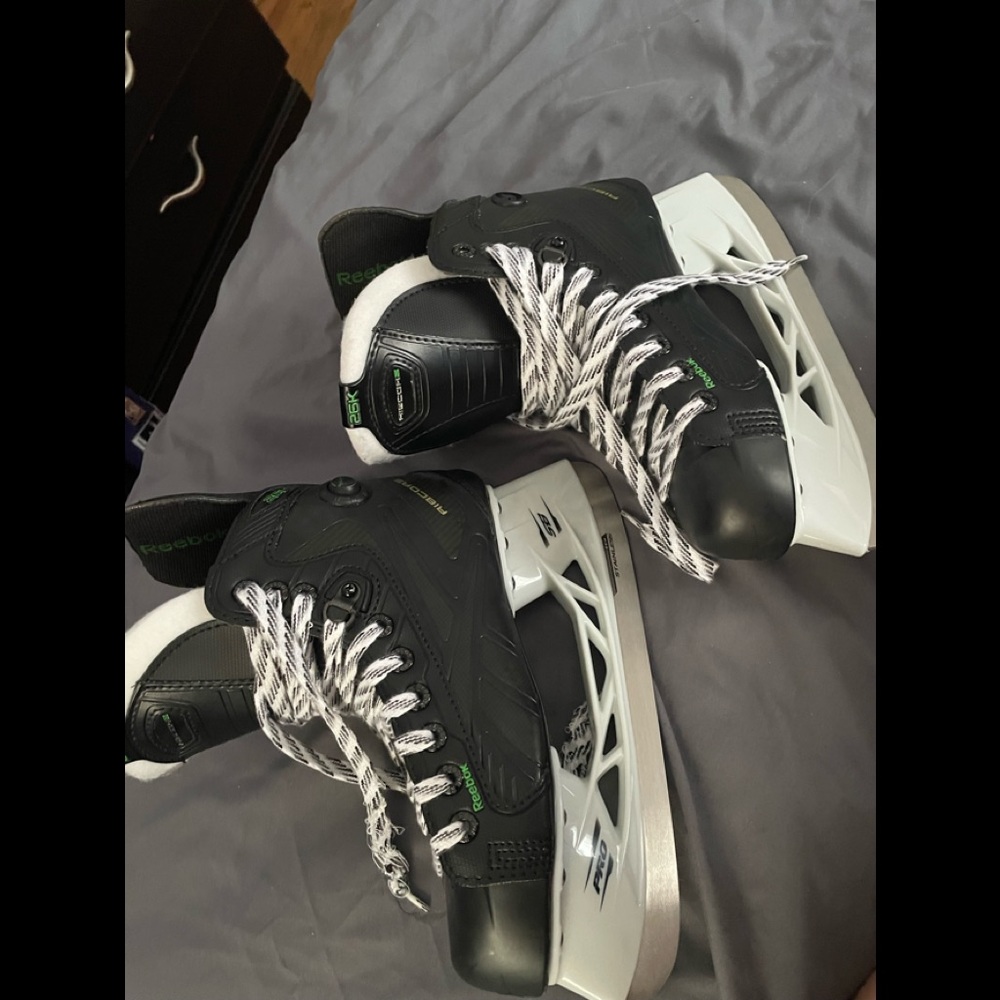 Skating shoes